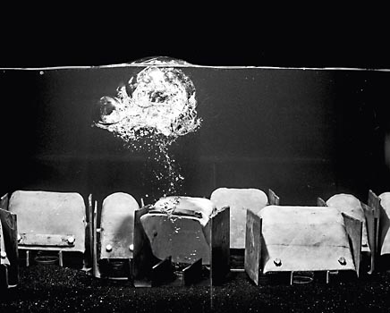 HD Heckes, Foto: blupps im Str&oumlmungskanal der Technischen Universität Berlin, 1980