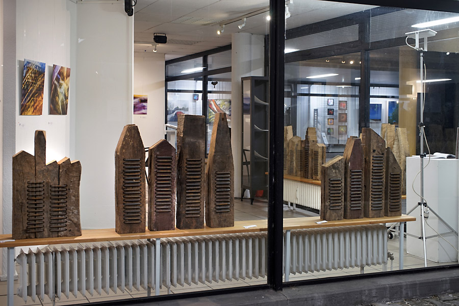 HD Heckes, Aussenaufnahme des Kunstkarrees, Kunstvereins Bad Godesberg e.V., Burgstraße 85, 53177 Bonn-Bad Godesberg, während der Ausstellung Linsenpinsel und Schweissbrenner mit Arbeiten von Thomas Riedel und HD Heckes vom 7.2 bis 7.3.2021