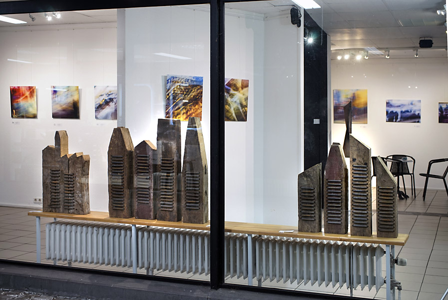 HD Heckes, Aussenaufnahme des Kunstkarrees, Kunstvereins Bad Godesberg e.V., Burgstraße 85, 53177 Bonn-Bad Godesberg, während der Ausstellung Linsenpinsel und Schweissbrenner mit Arbeiten von Thomas Riedel und HD Heckes vom 7.2 bis 7.3.2021