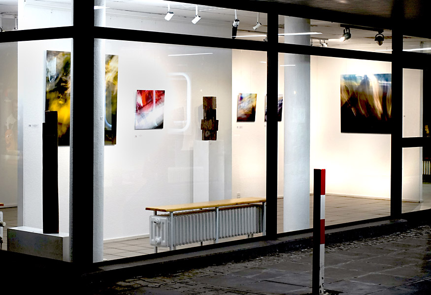 HD Heckes, Aussenaufnahme des Kunstkarrees, Kunstvereins Bad Godesberg e.V., Burgstraße 85, 53177 Bonn-Bad Godesberg, während der Ausstellung Linsenpinsel und Schweissbrenner mit Arbeiten von Thomas Riedel und HD Heckes vom 7.2 bis 7.3.2021