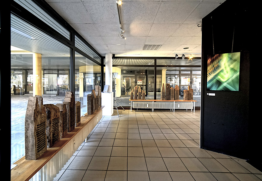 HD Heckes, Innenaufnahme des Kunstkarrees, Kunstvereins Bad Godesberg e.V., Burgstraße 85, 53177 Bonn-Bad Godesberg, während der Ausstellung Linsenpinsel und Schweissbrenner mit Arbeiten von Thomas Riedel und HD Heckes vom 7.2 bis 7.3.2021