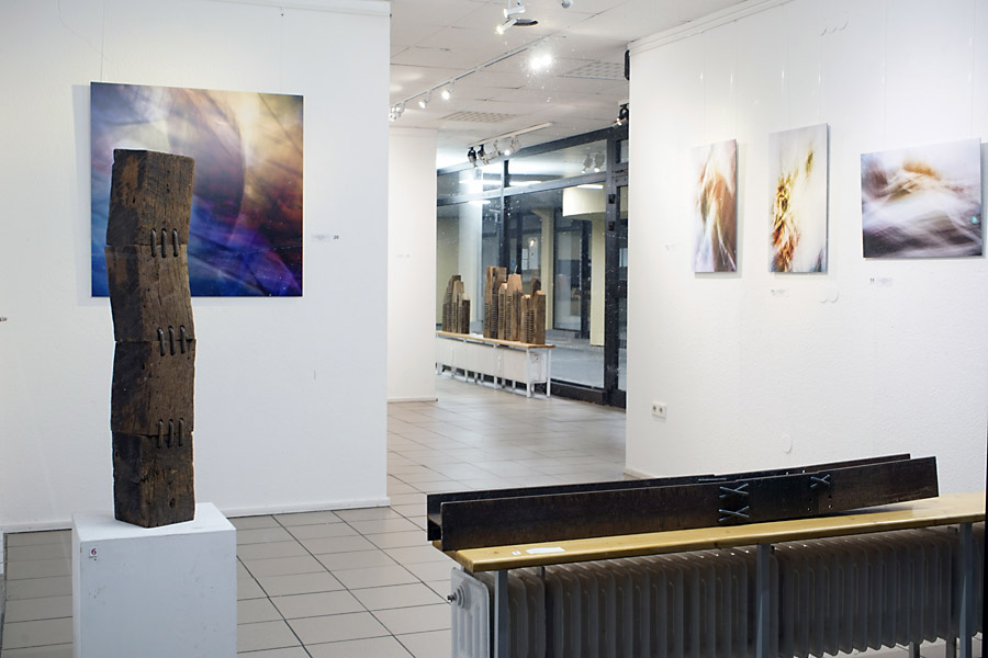 HD Heckes, Innenaufnahme des Kunstkarrees, Kunstvereins Bad Godesberg e.V., Burgstraße 85, 53177 Bonn-Bad Godesberg, während der Ausstellung Linsenpinsel und Schweissbrenner mit Arbeiten von Thomas Riedel und HD Heckes vom 7.2 bis 7.3.2021