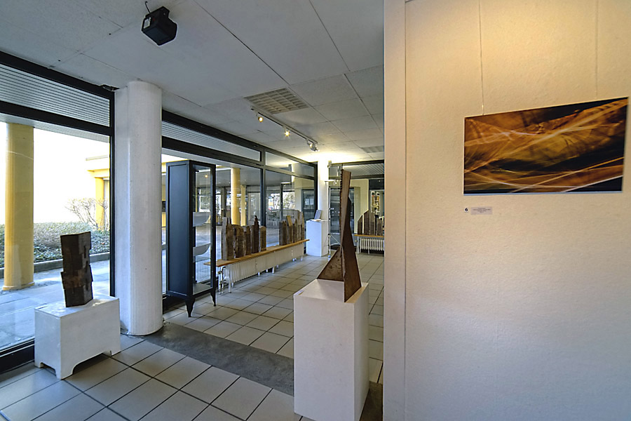 HD Heckes, Innenaufnahme des Kunstkarrees, Kunstvereins Bad Godesberg e.V., Burgstraße 85, 53177 Bonn-Bad Godesberg, während der Ausstellung Linsenpinsel und Schweissbrenner mit Arbeiten von Thomas Riedel und HD Heckes vom 7.2 bis 7.3.2021